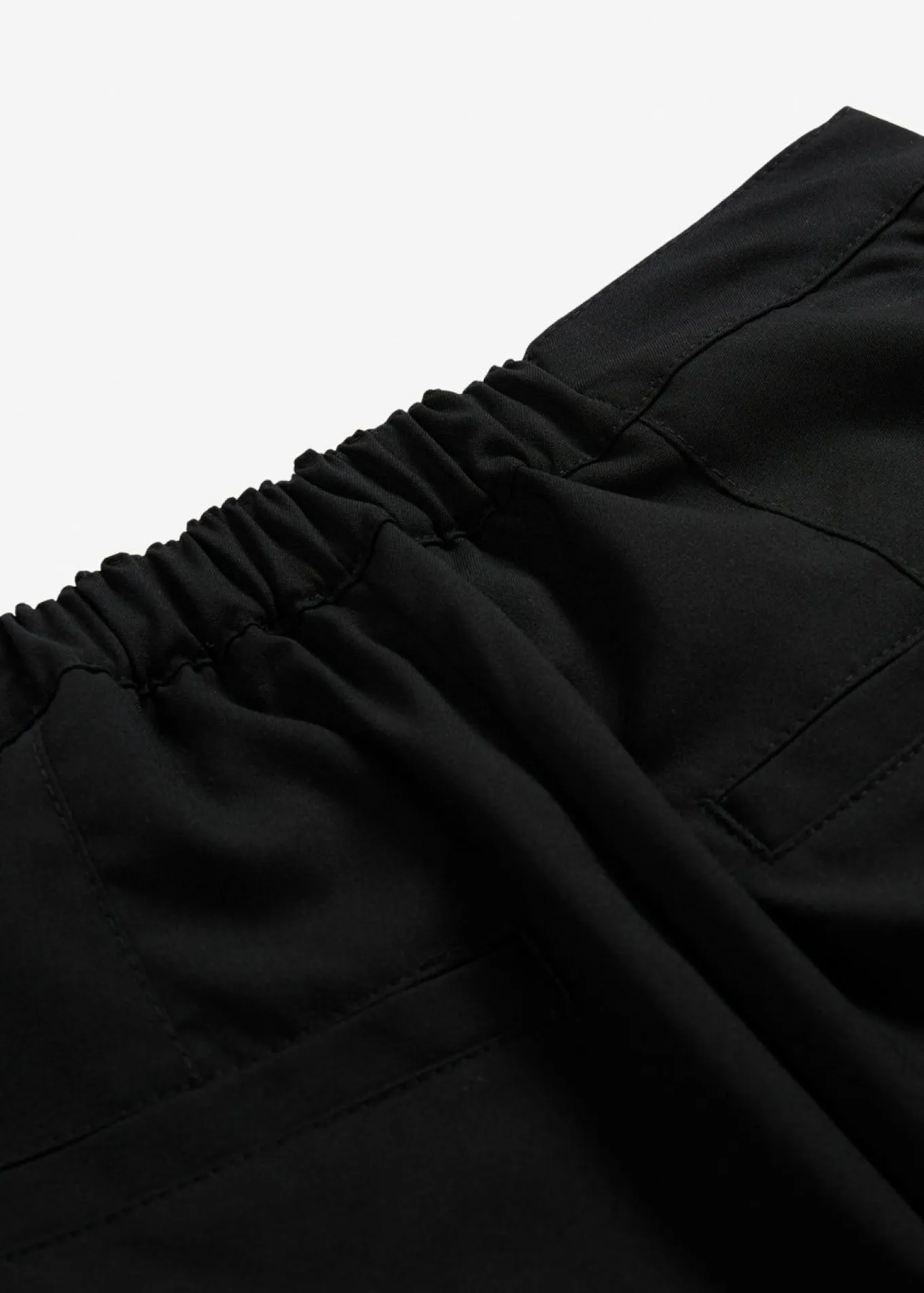 Pantalón con pinzas y cinturilla cómoda