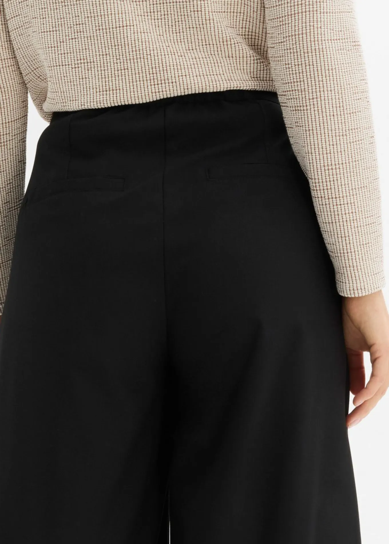 Pantalón con pinzas y cinturilla cómoda