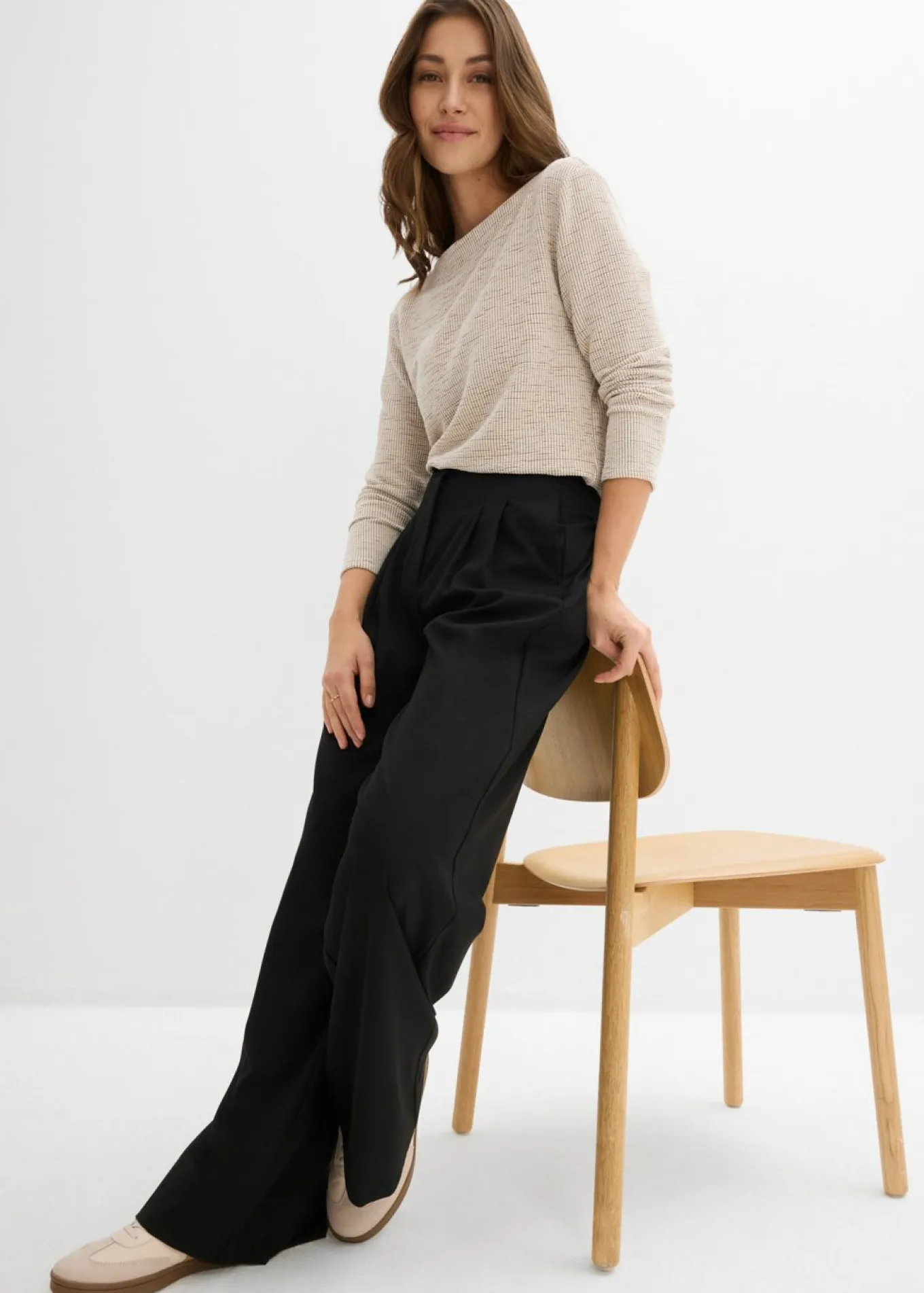 Pantalón con pinzas y cinturilla cómoda