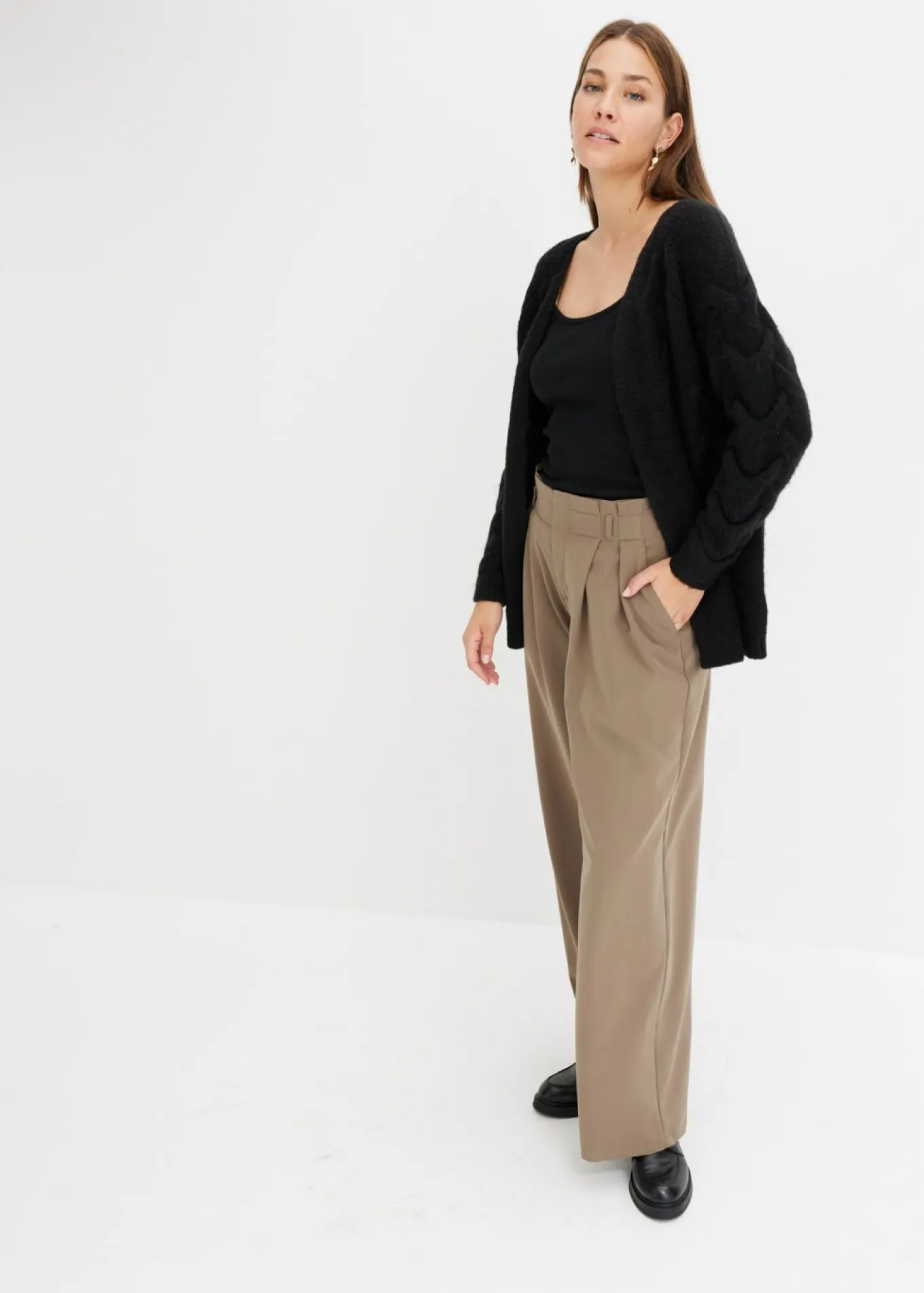 Pantalón con pinzas y cinturilla cómoda