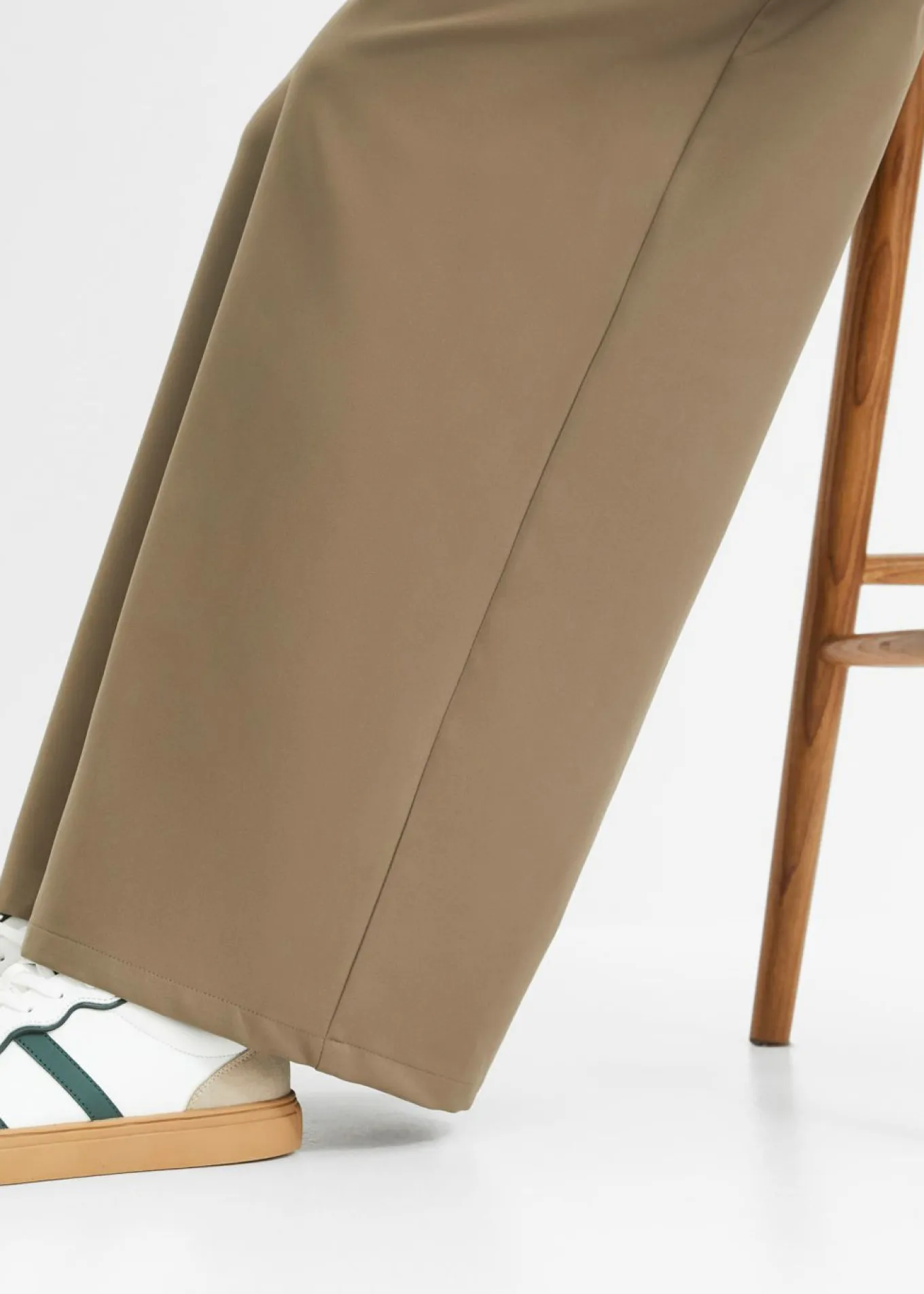 Pantalón con pinzas y cinturilla cómoda