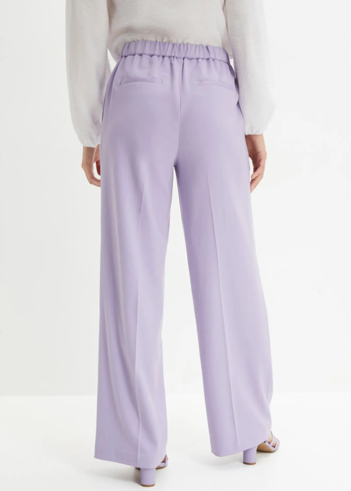 Pantalón con pinzas y cinturilla cómoda