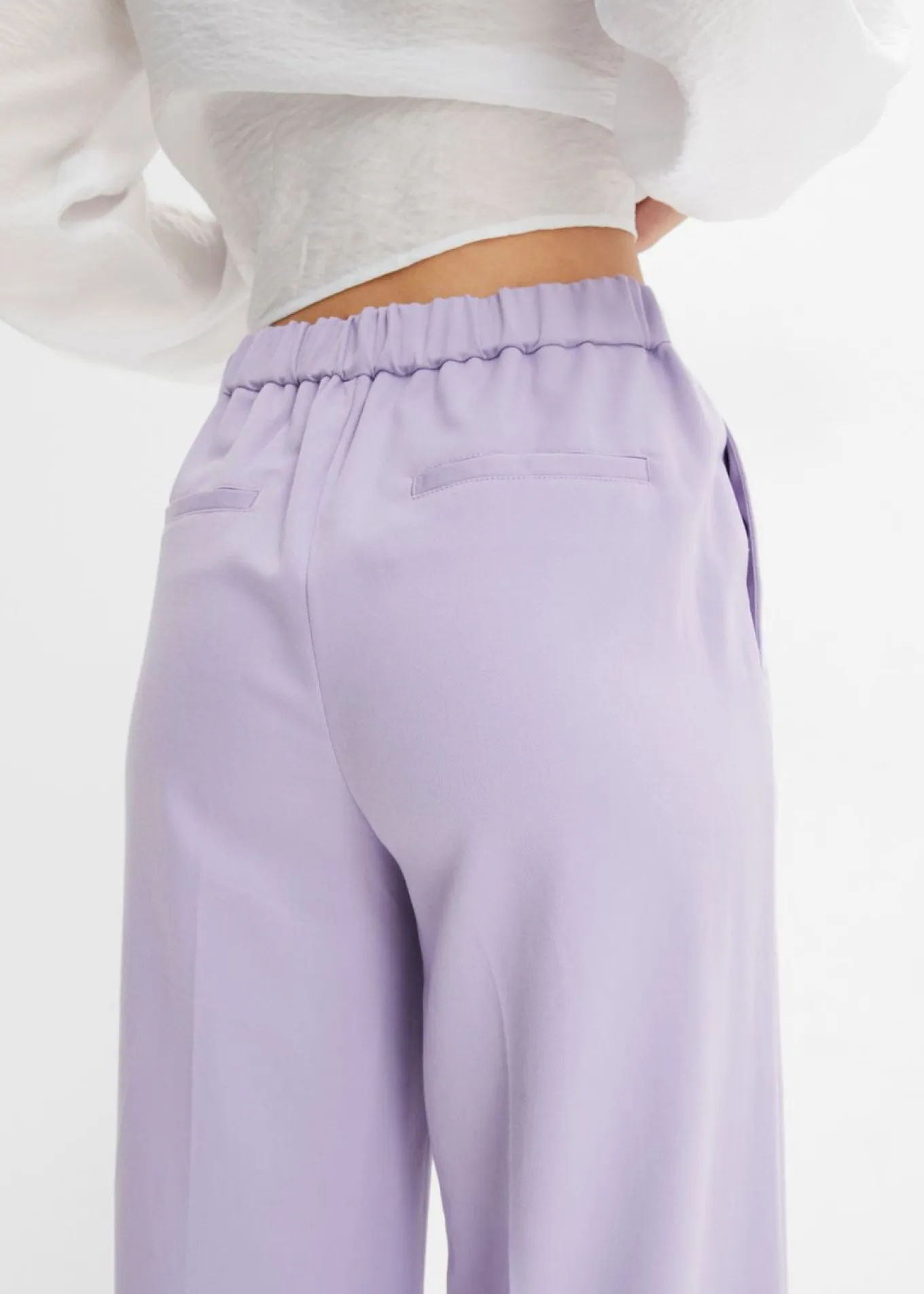 Pantalón con pinzas y cinturilla cómoda