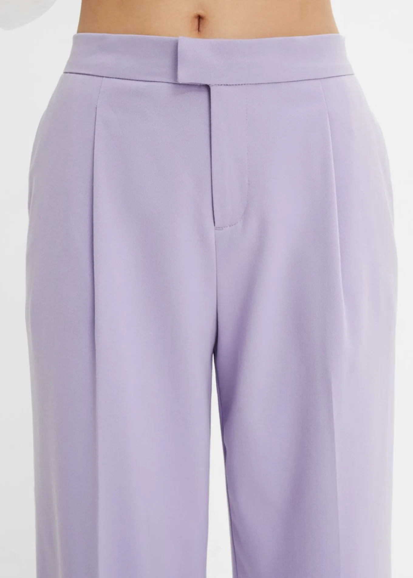 Pantalón con pinzas y cinturilla cómoda