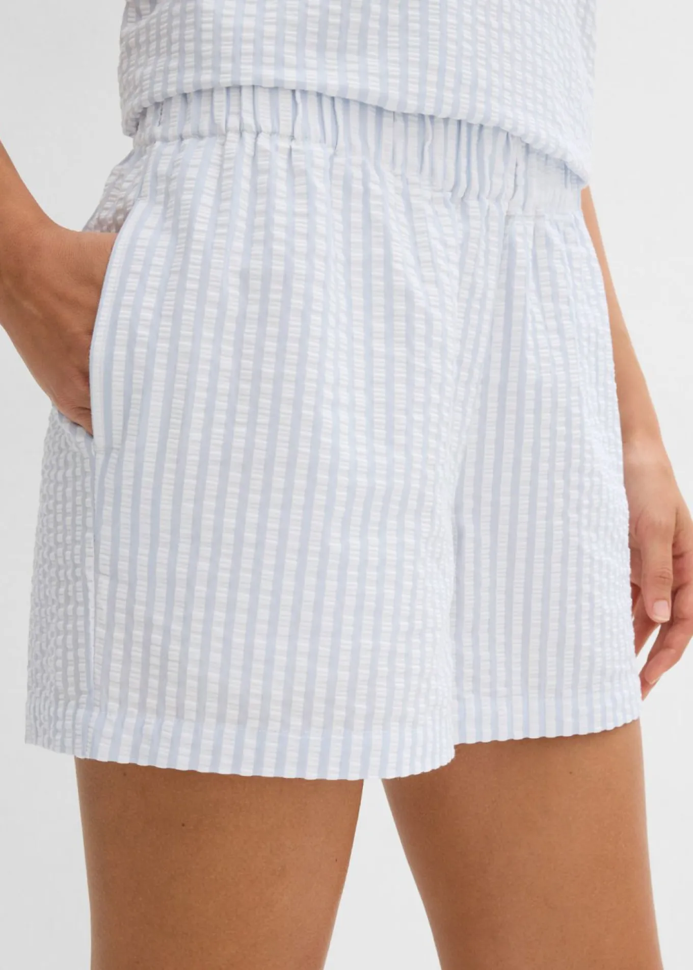 Pantalón corto a rayas de algodón puro