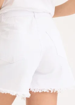 Pantalón corto con detalle de cadena