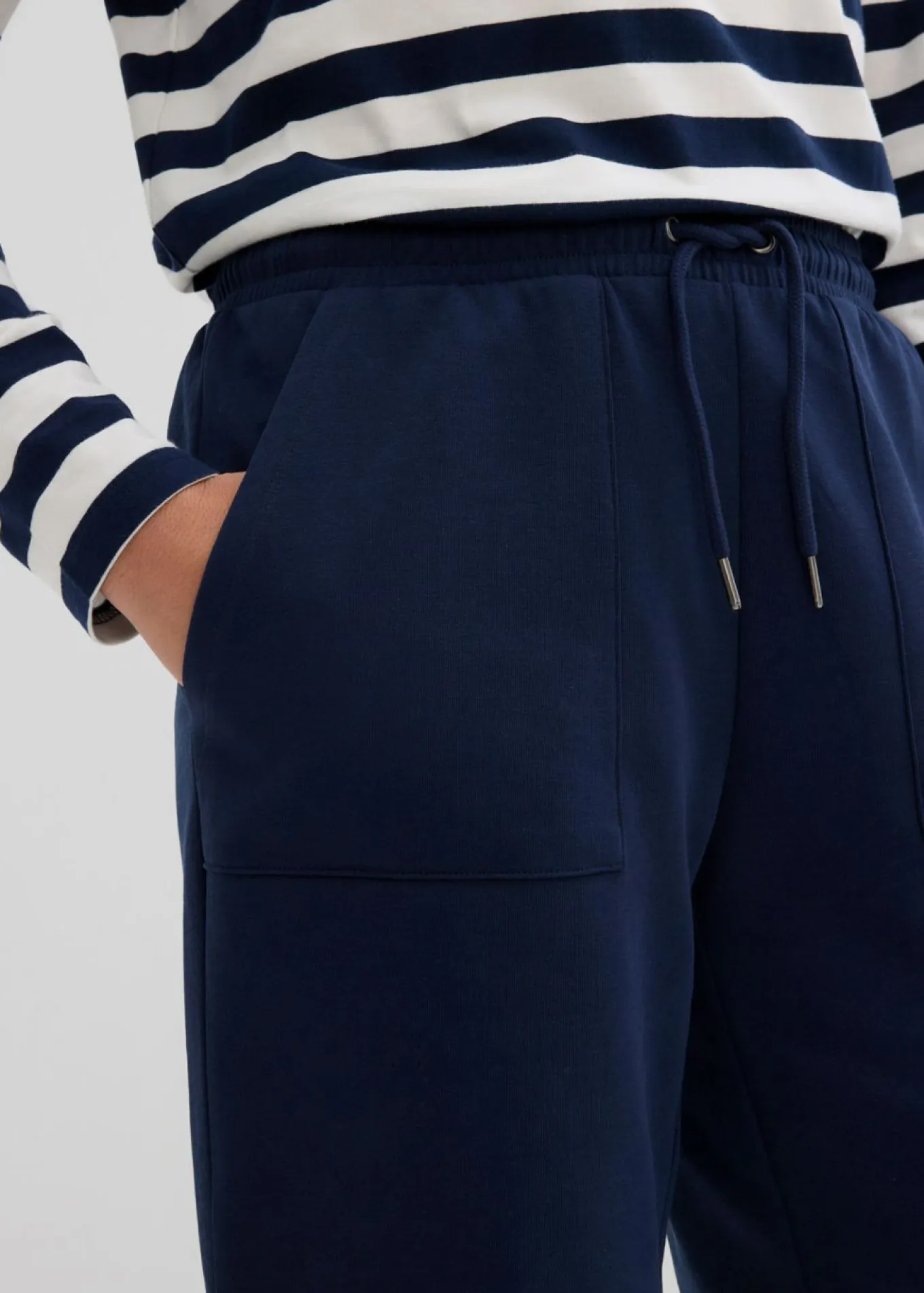 Pantalón corto de chándal con bolsillos