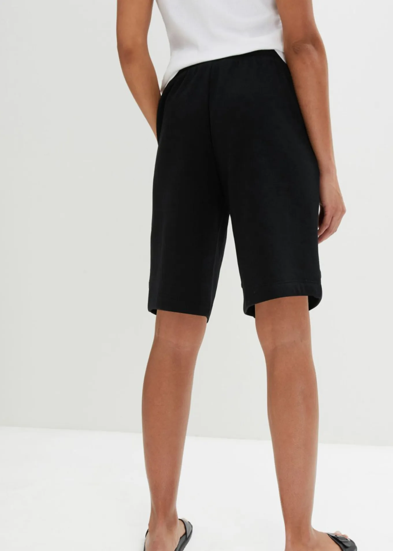 Pantalón corto de chándal con bolsillos