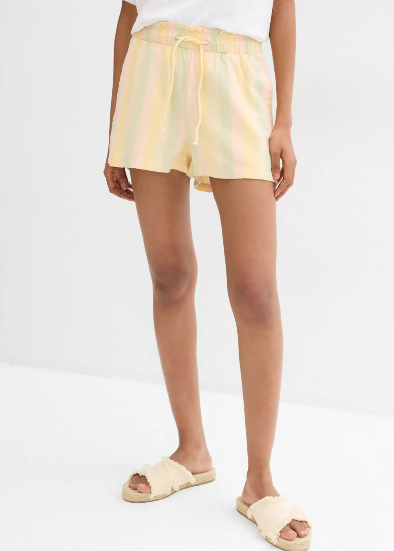 Pantalón corto de mezcla de lino vaporoso