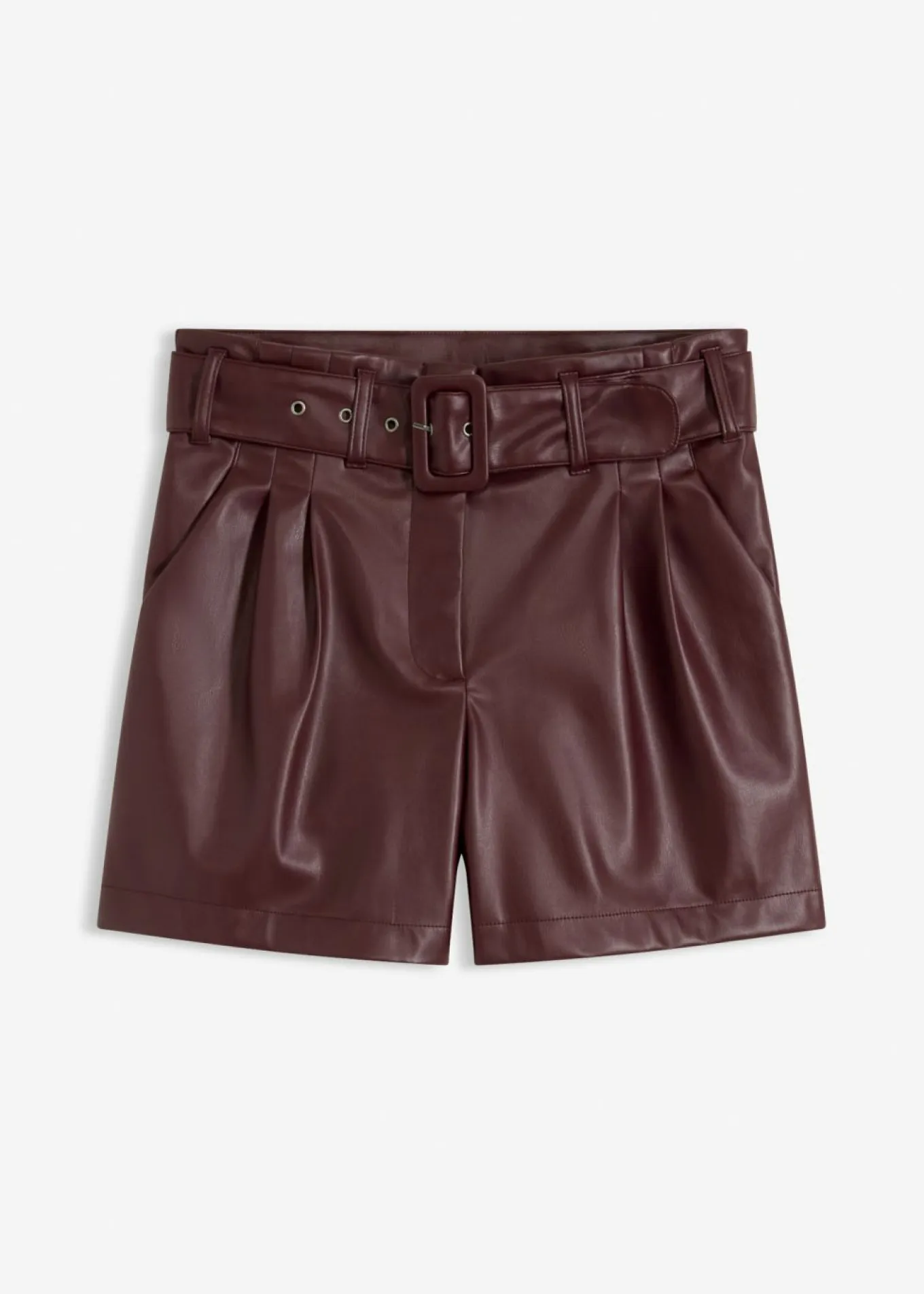 Pantalón corto de piel sintética con cinturón