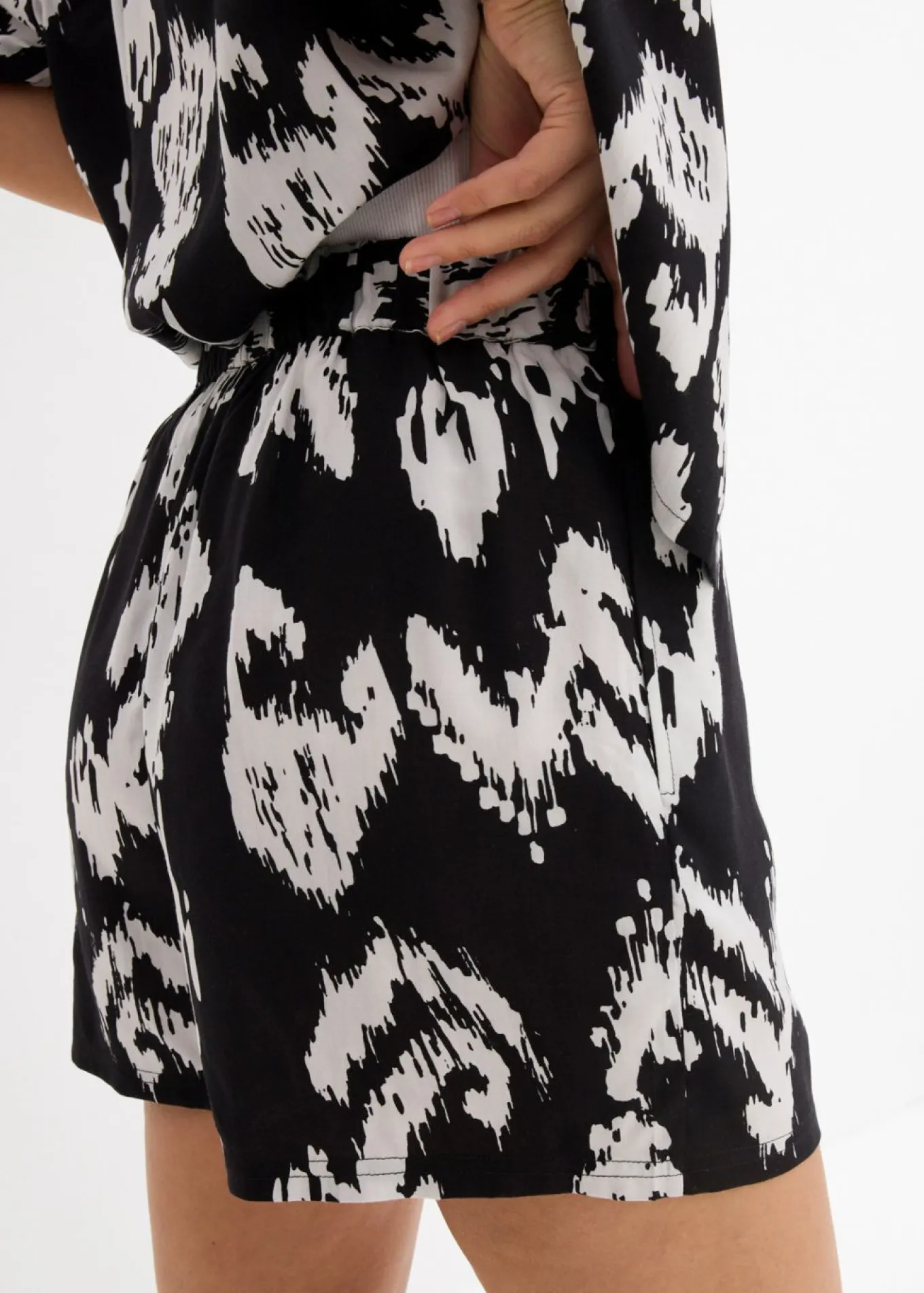 Pantalón corto de viscosa con cinturilla cómoda