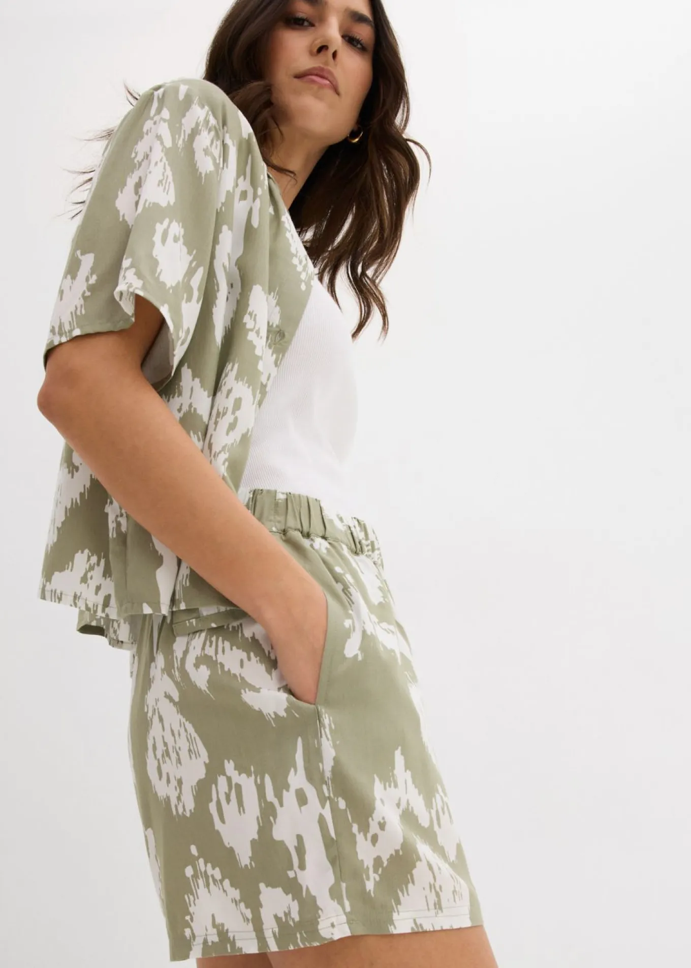 Pantalón corto de viscosa con cinturilla cómoda