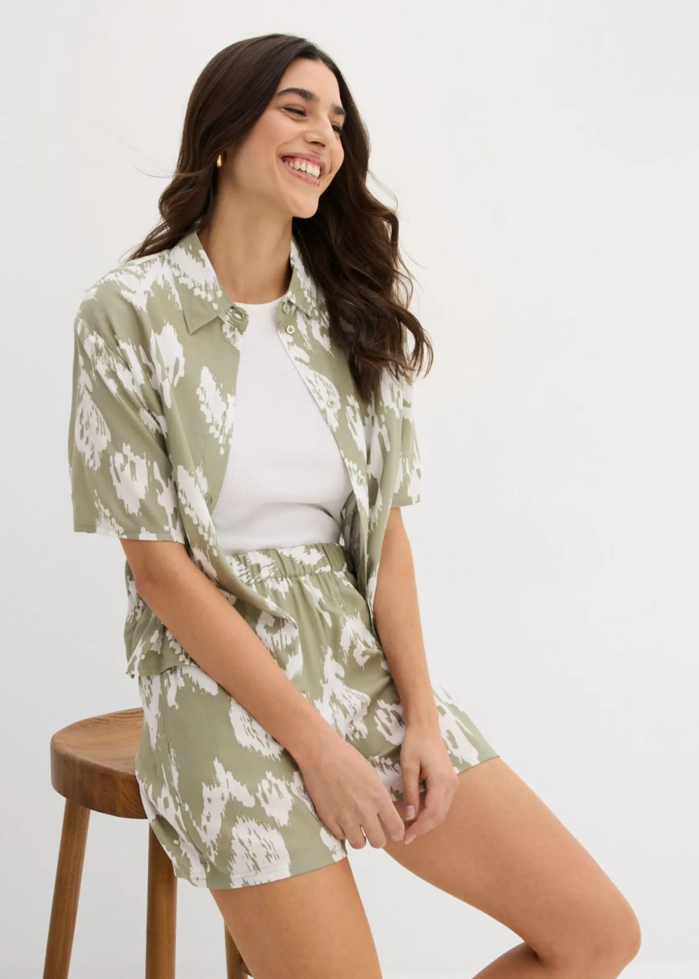 Pantalón corto de viscosa con cinturilla cómoda