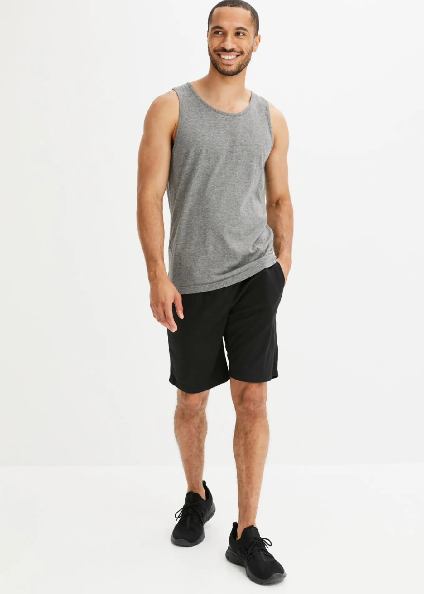 Pantalón corto deportivo de material de secado rápido