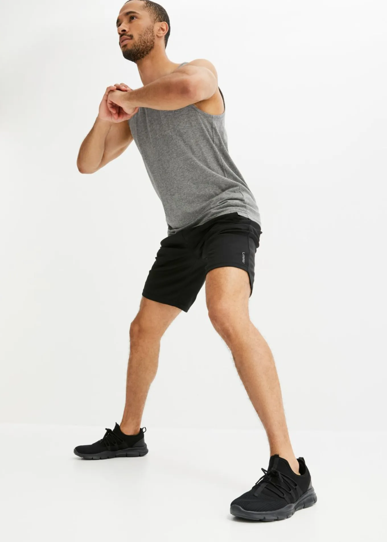 Pantalón corto deportivo de material de secado rápido