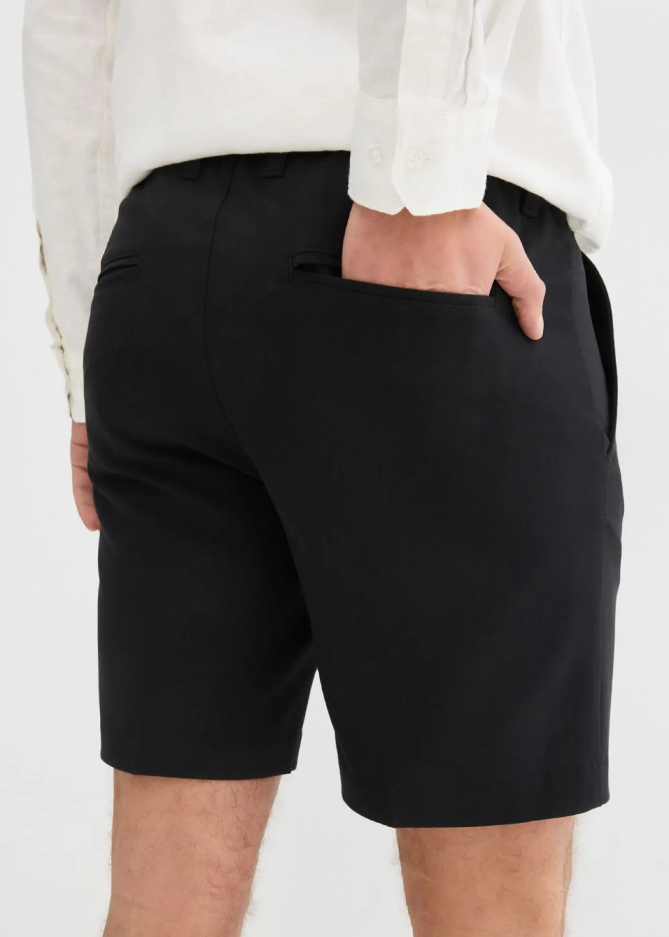 Pantalón corto elegante con corte relajado