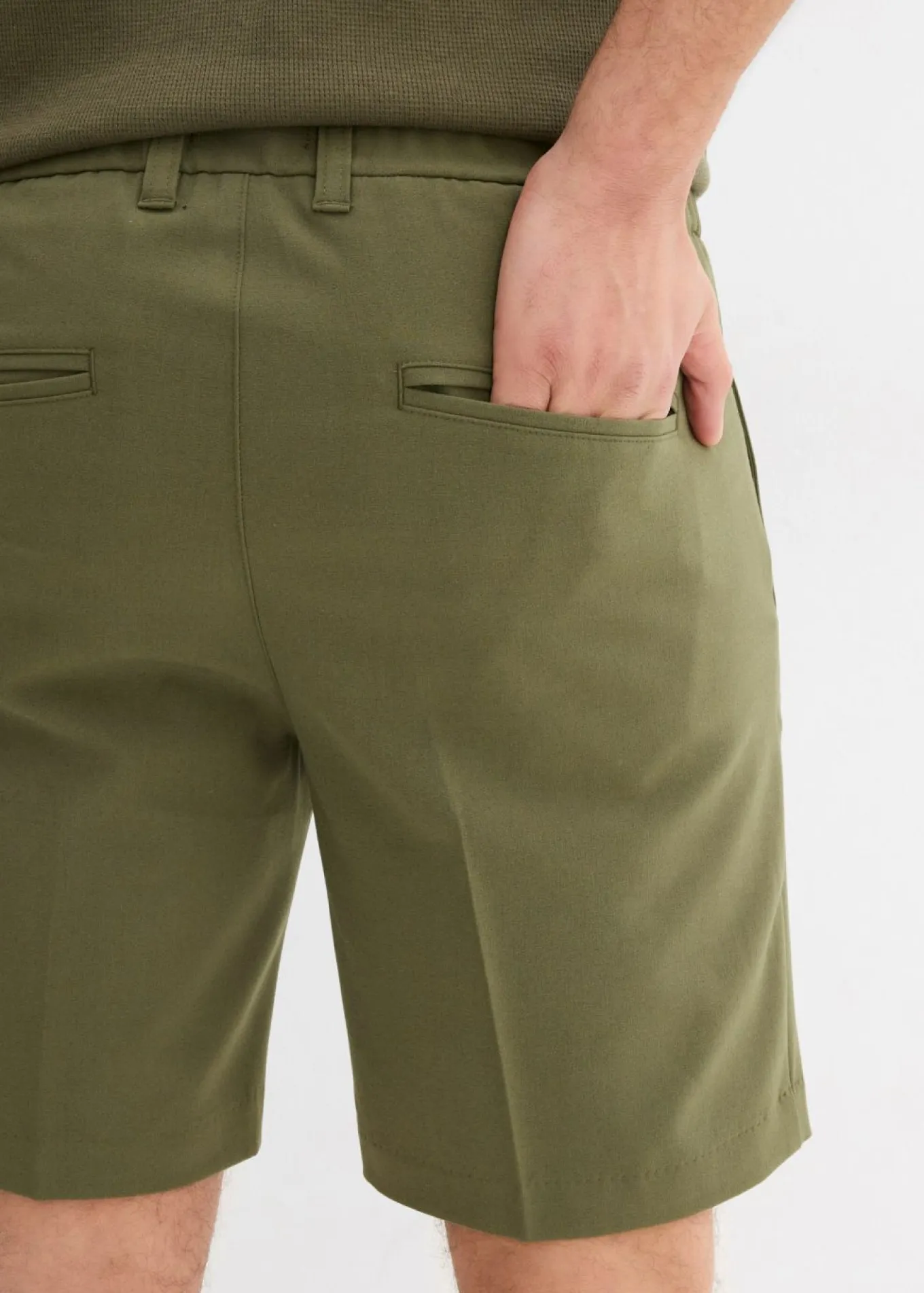 Pantalón corto elegante con corte relajado