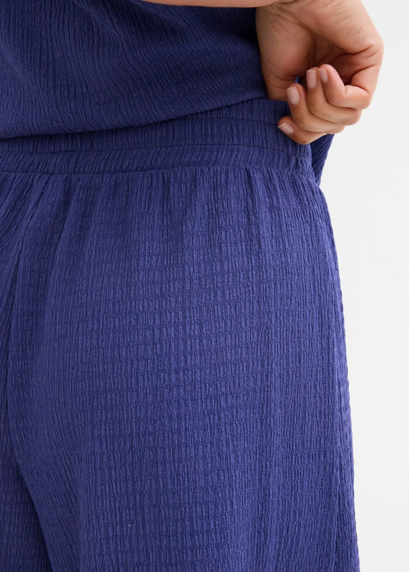 Pantalón corto sin cierre de crepé