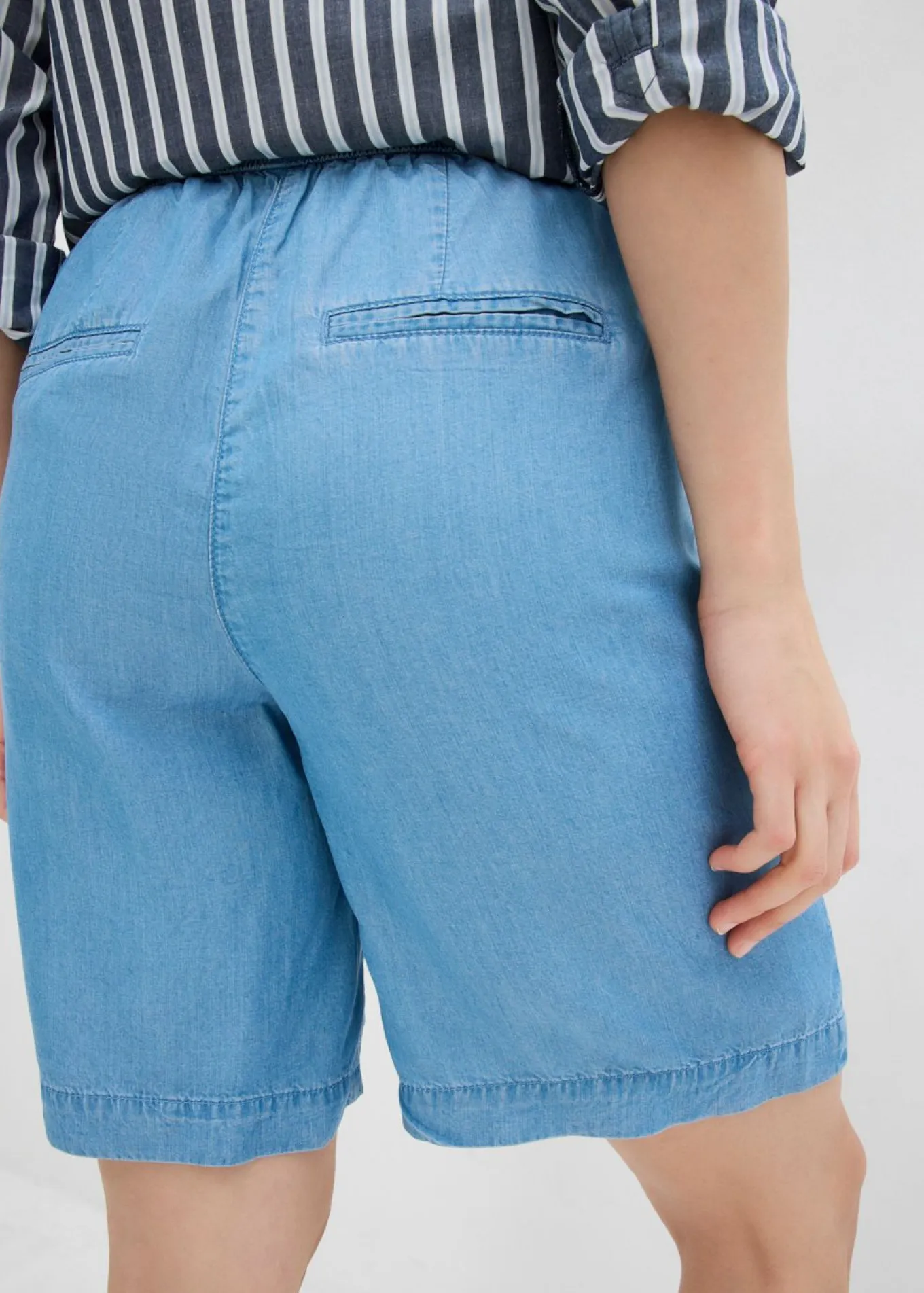 Pantalón corto sin cierre de lyocell