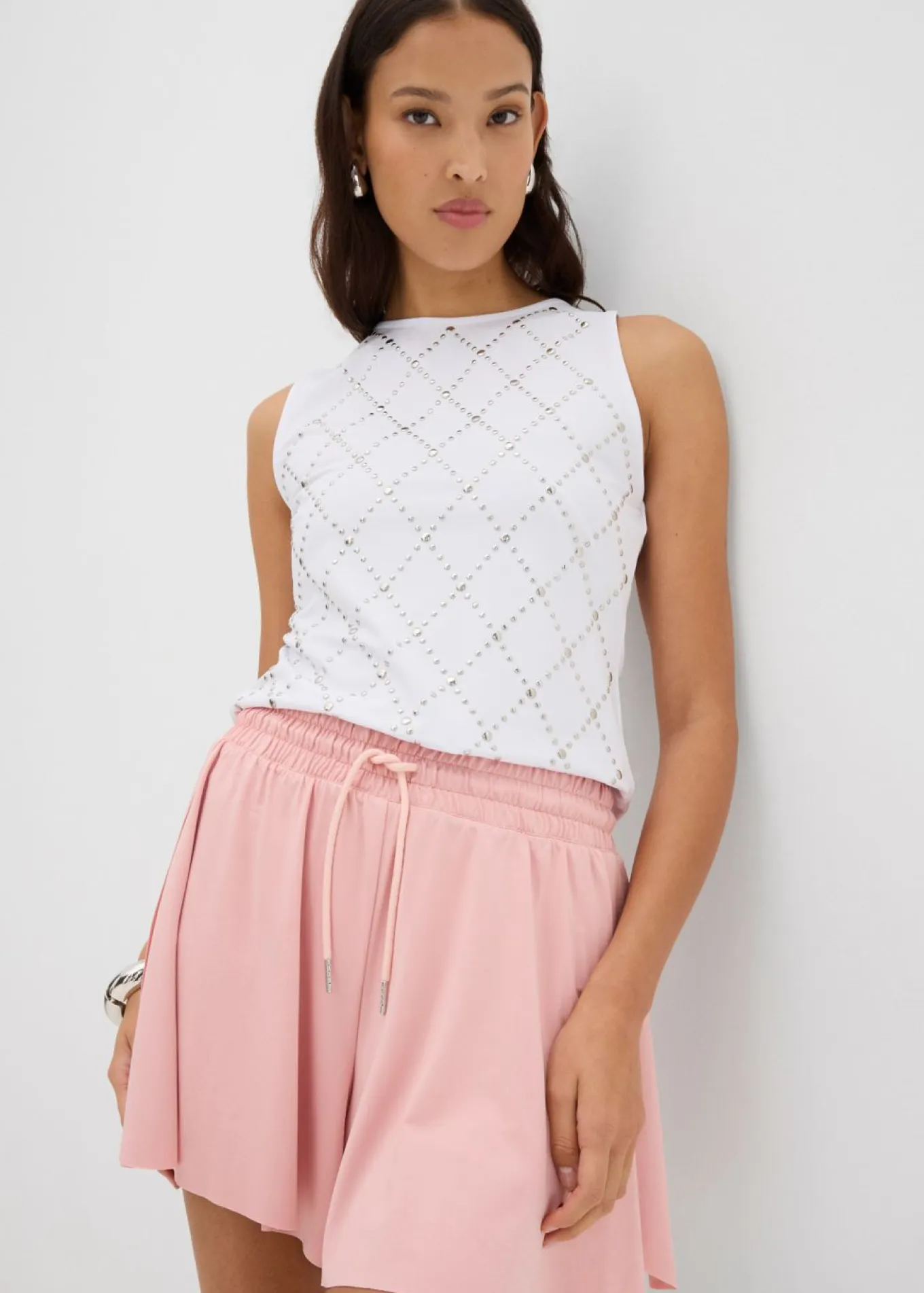 Pantalón corto sin cierre con diseño de tenis