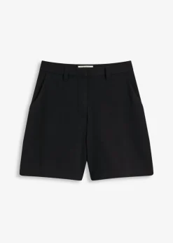 Pantalón corto tipo bermudas con pinzas