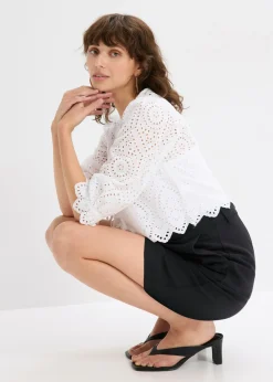 Pantalón corto tipo bermudas con pinzas