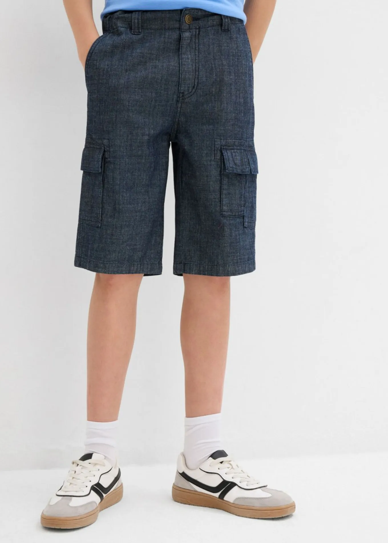Pantalón corto tipo cargo de chambray con corte regular
