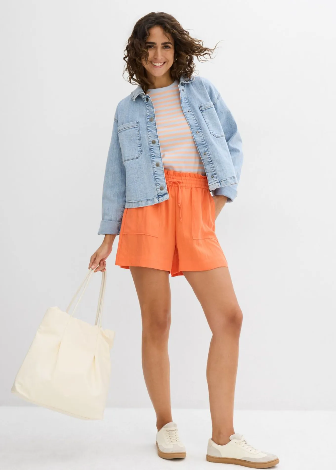 Pantalón corto tipo paperbag de mezcla de lyocell fluido