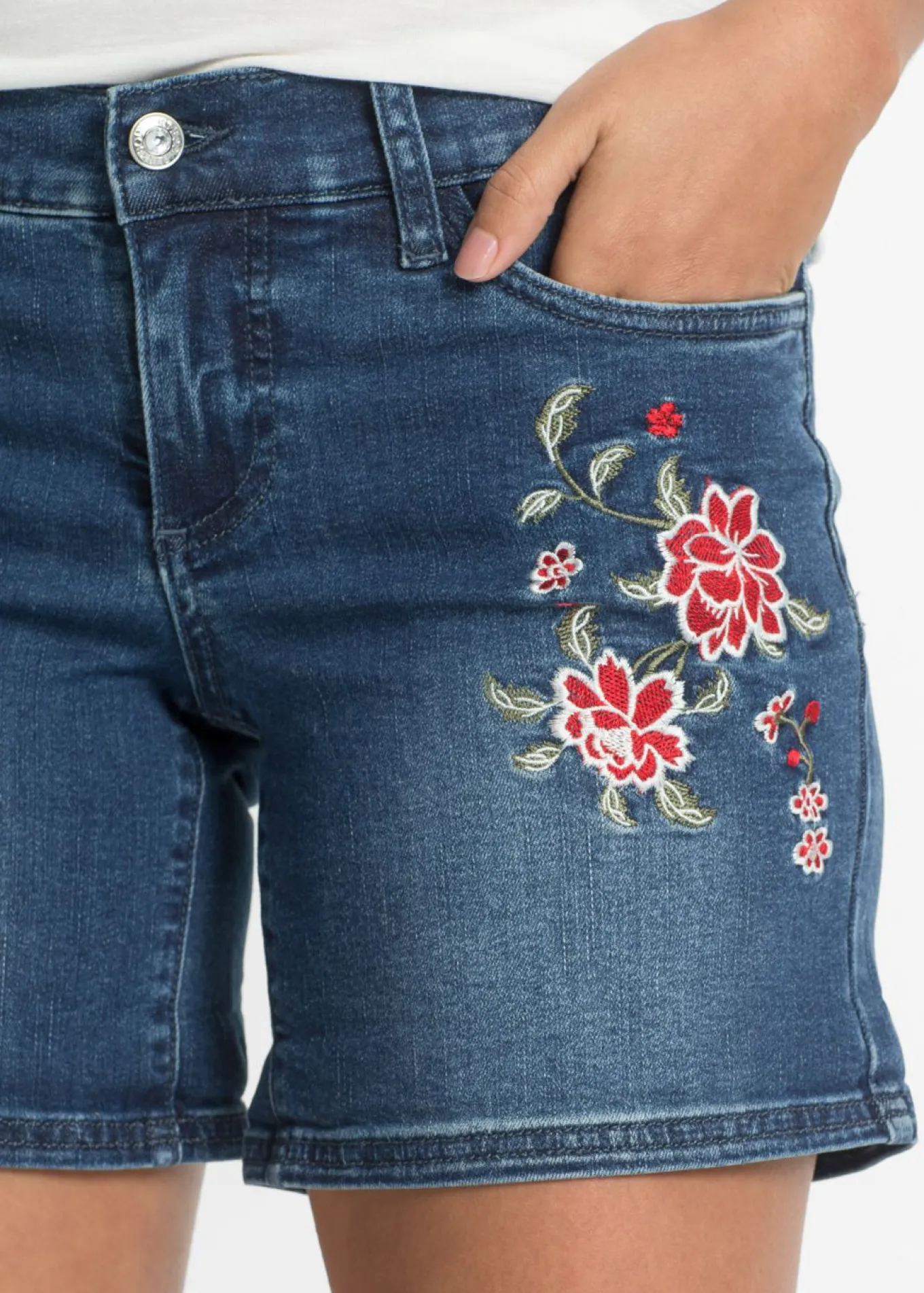 Pantalón corto vaquero con bordado