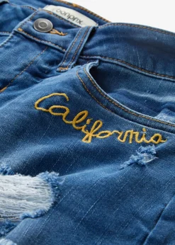 Pantalón corto vaquero con bordado
