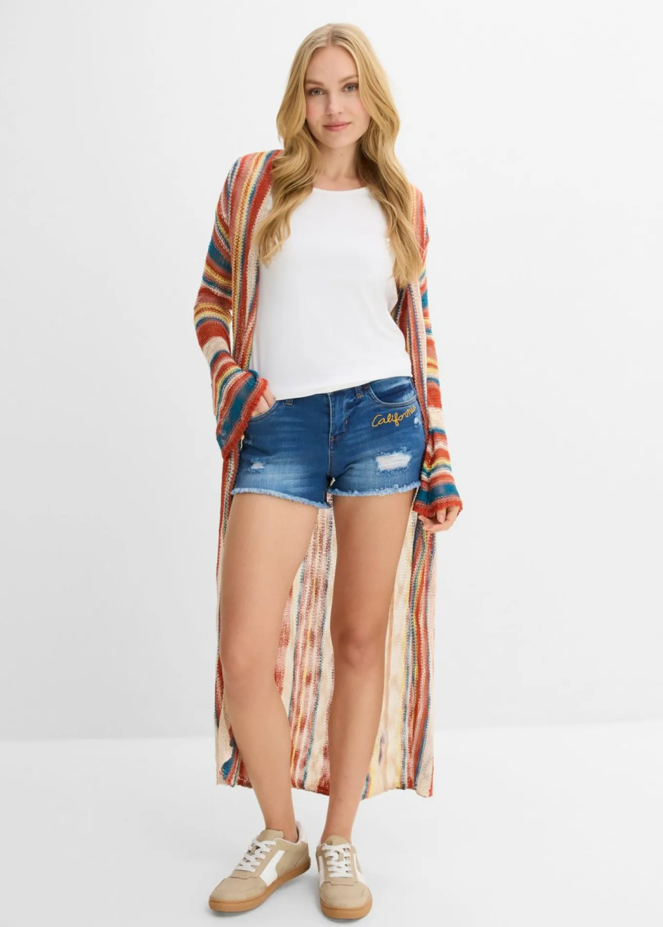 Pantalón corto vaquero con bordado