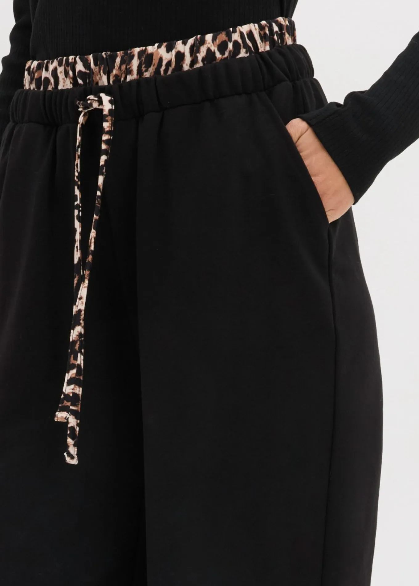 Pantalón de chándal ancho con cintura en contraste