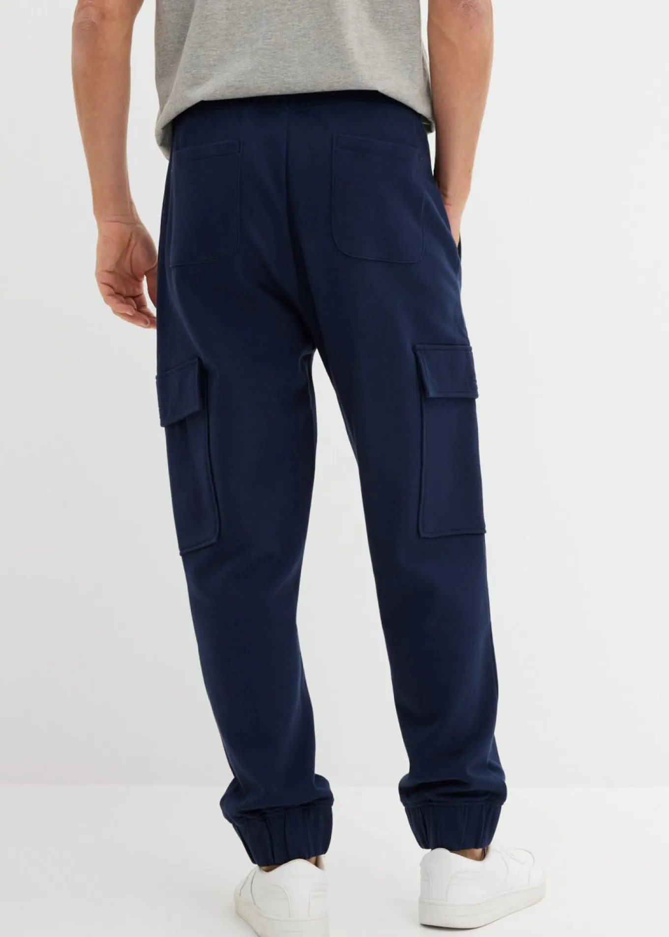 Pantalón de chándal con bolsillos tipo cargo y corte holgado