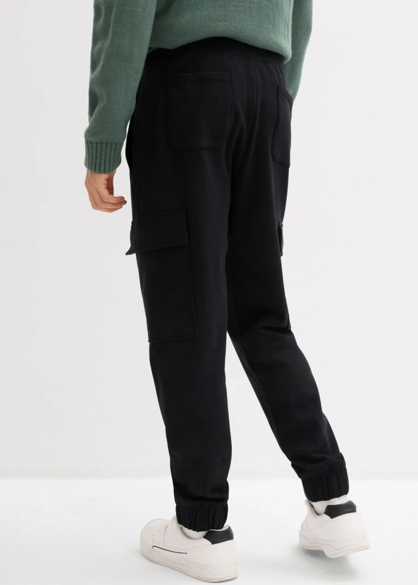 Pantalón de chándal con bolsillos tipo cargo y corte holgado