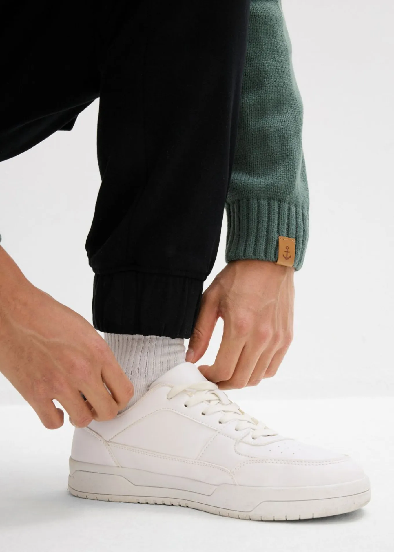 Pantalón de chándal con bolsillos tipo cargo y corte holgado