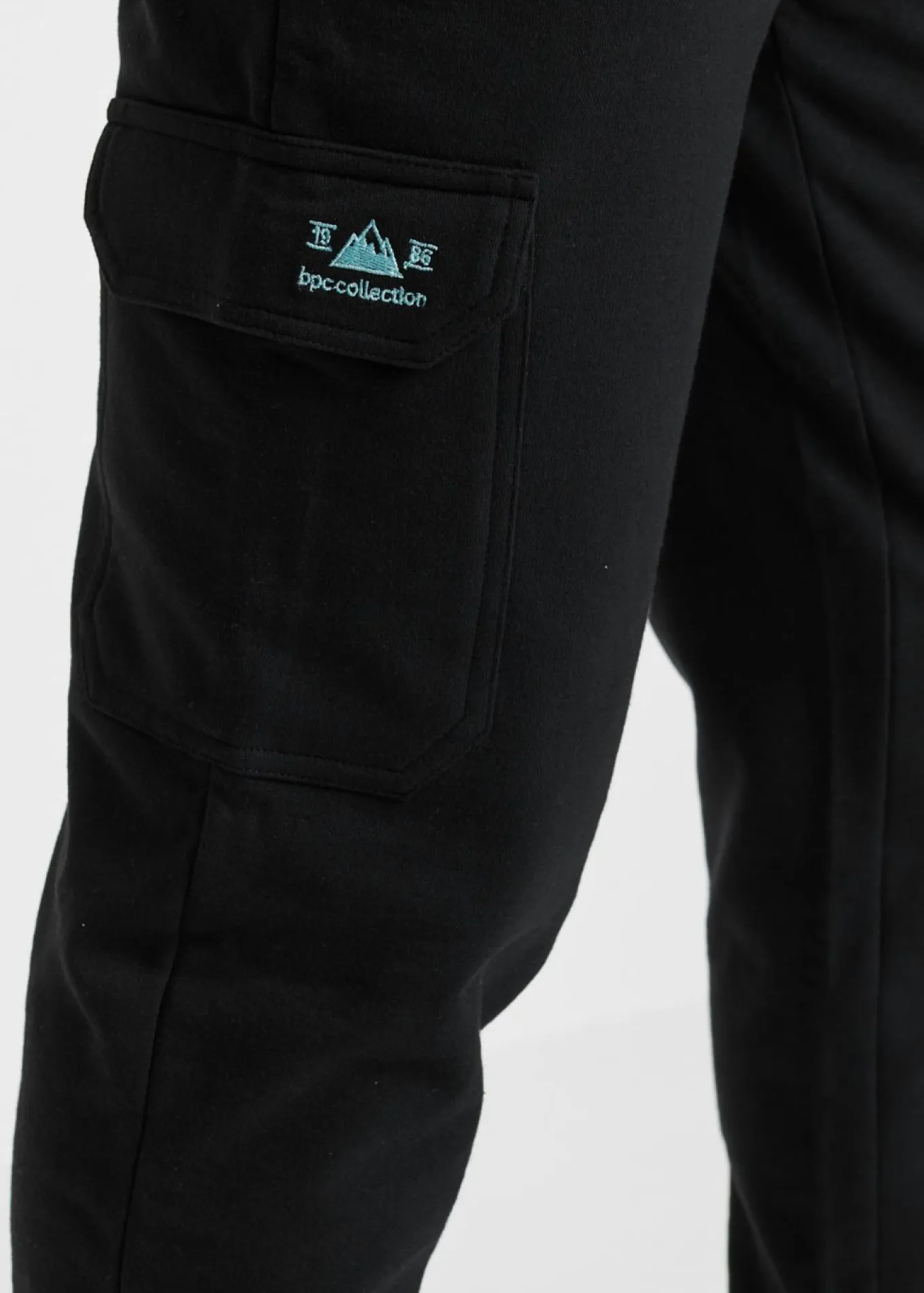Pantalón de chándal con bolsillos tipo cargo