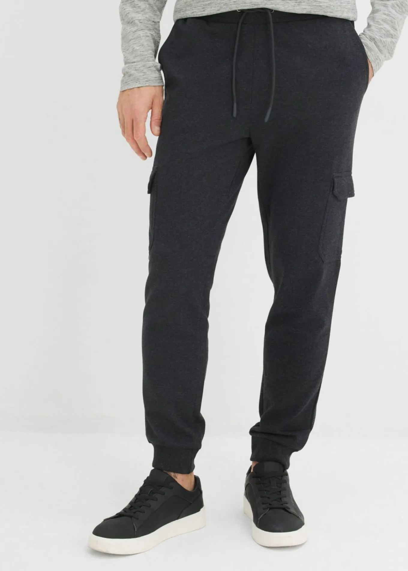 Pantalón de chándal con bolsillos tipo cargo