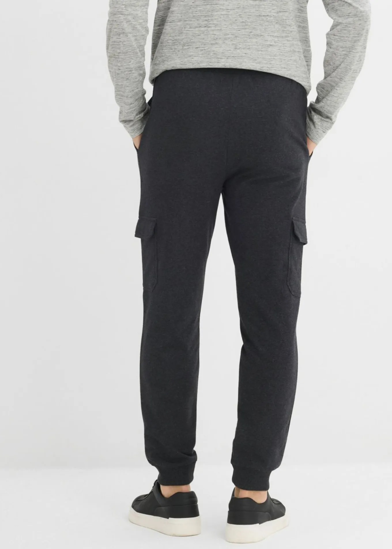 Pantalón de chándal con bolsillos tipo cargo