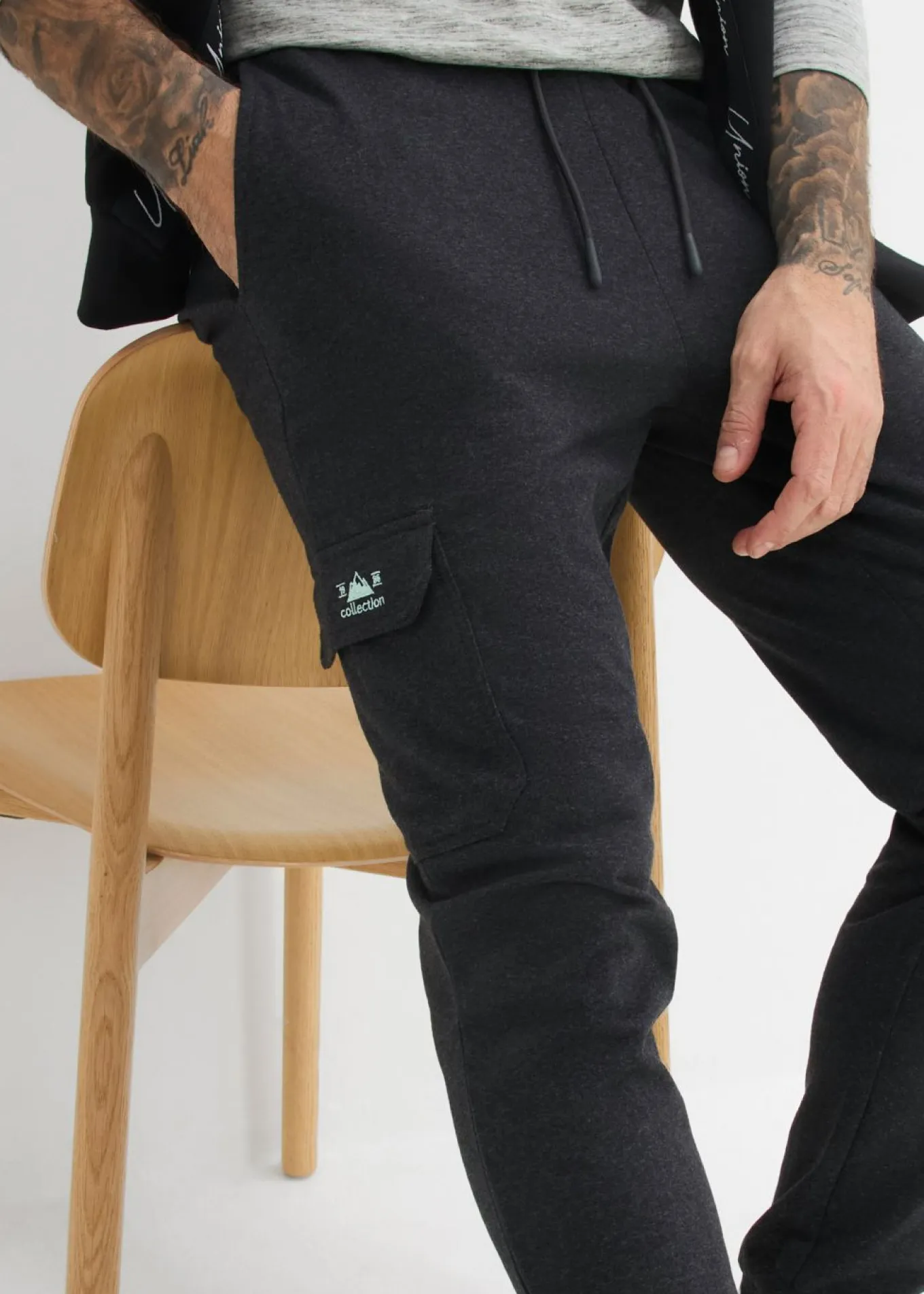 Pantalón de chándal con bolsillos tipo cargo