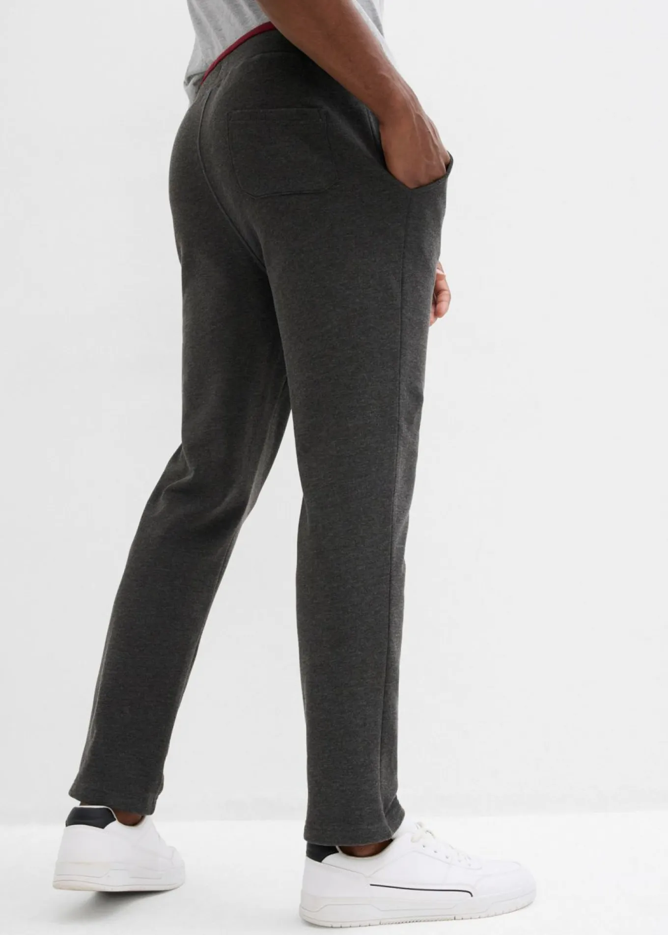 Pantalón de chándal con detalles deportivos