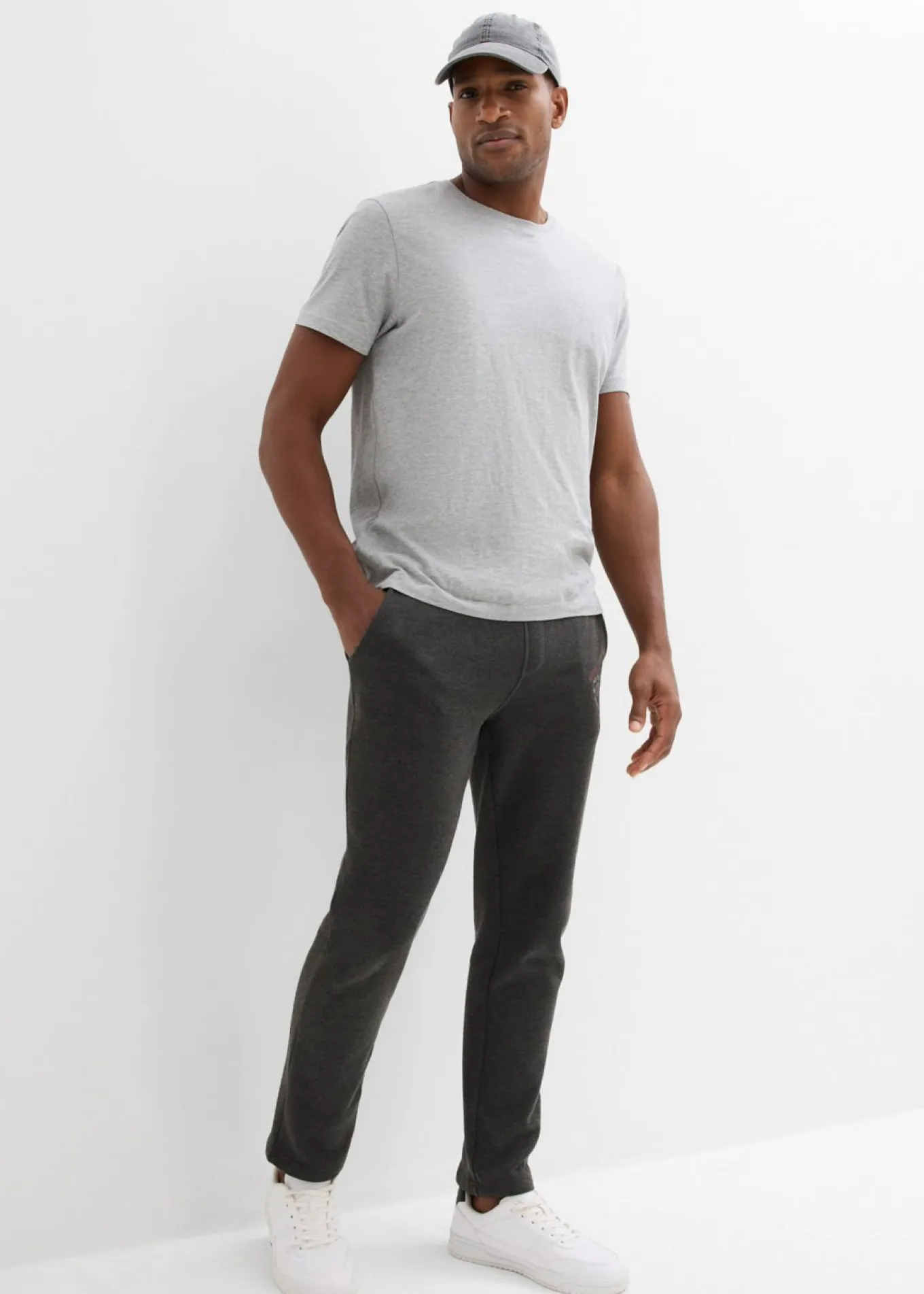 Pantalón de chándal con detalles deportivos