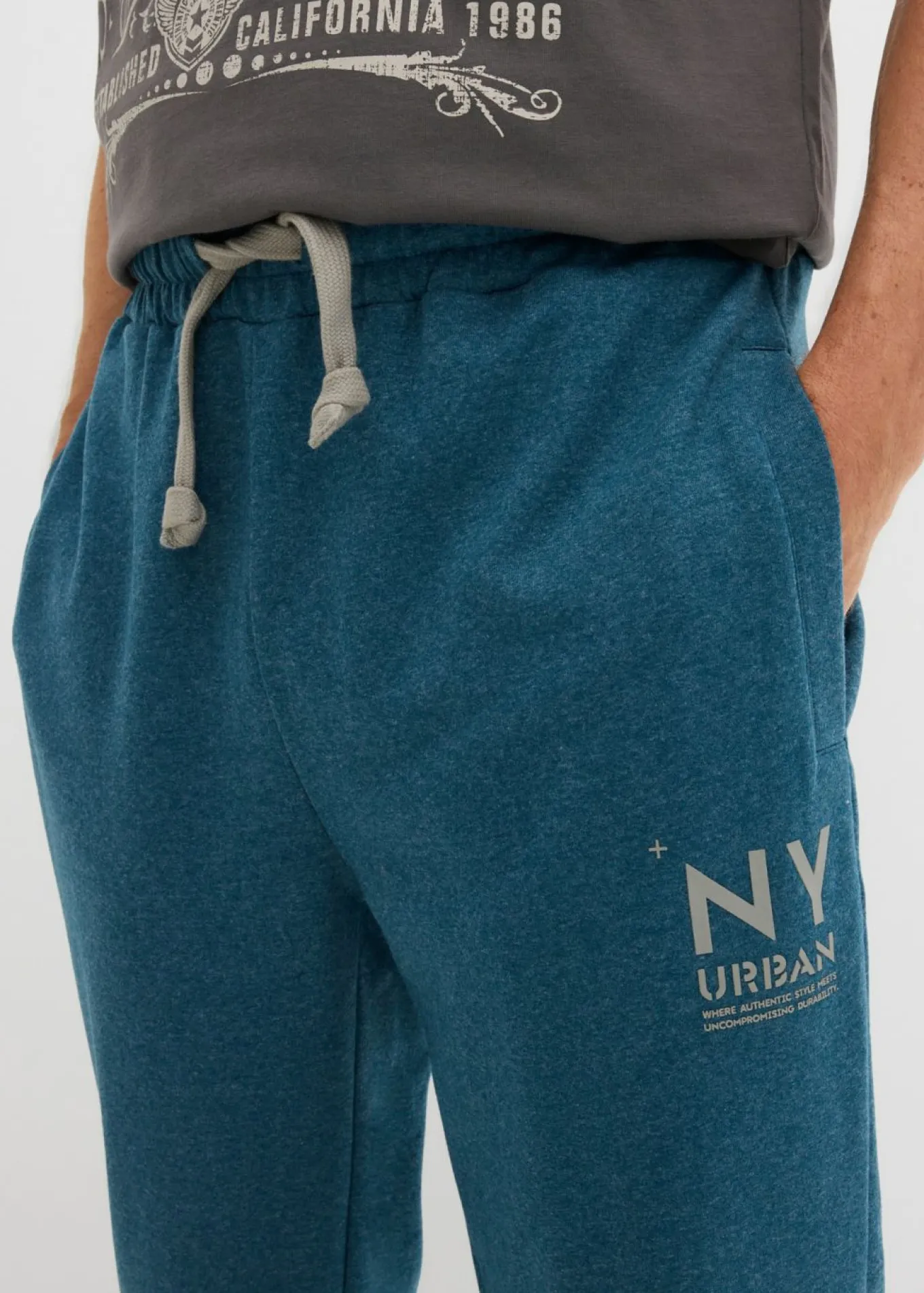 Pantalón de chándal con detalles en contraste