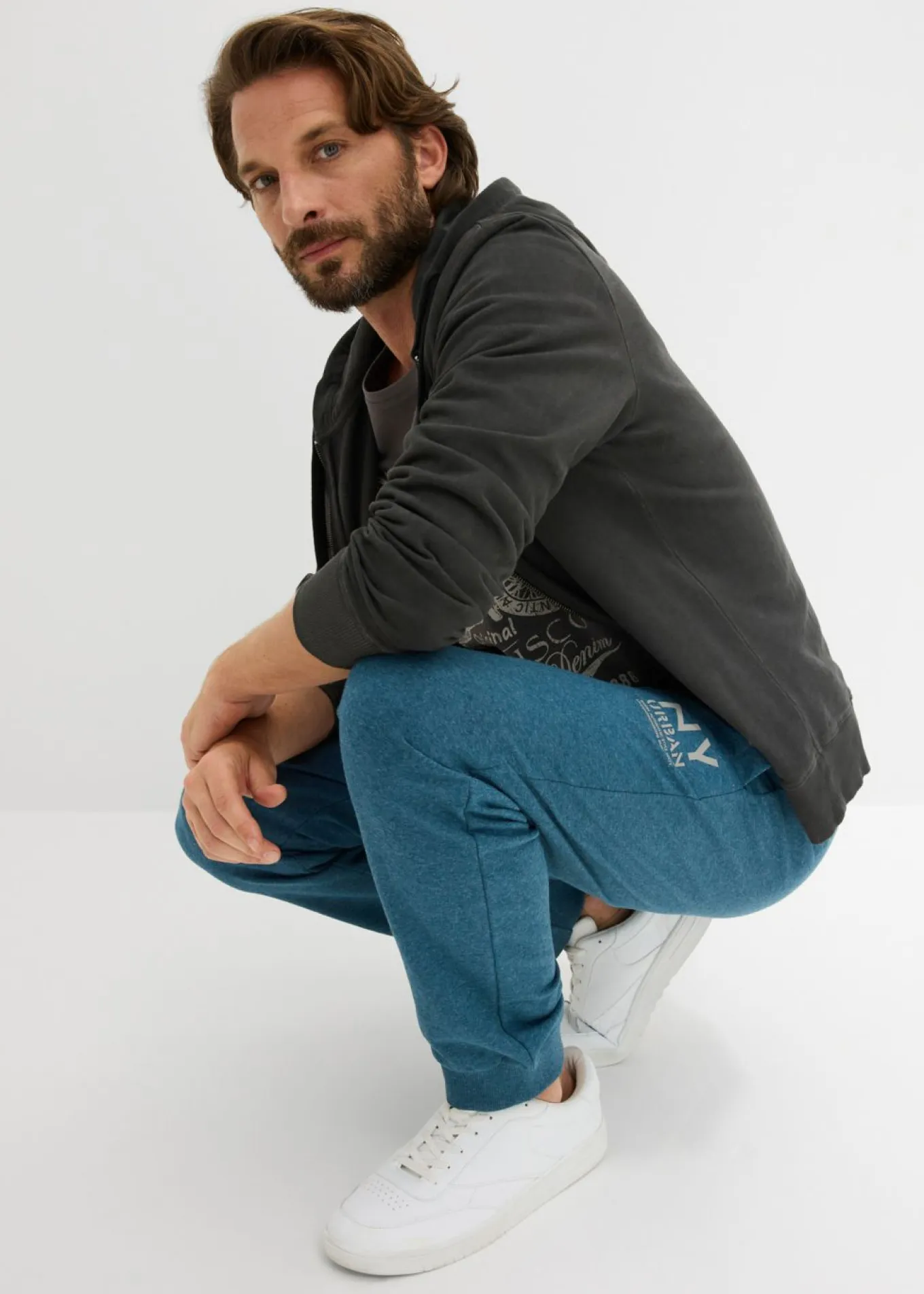 Pantalón de chándal con detalles en contraste