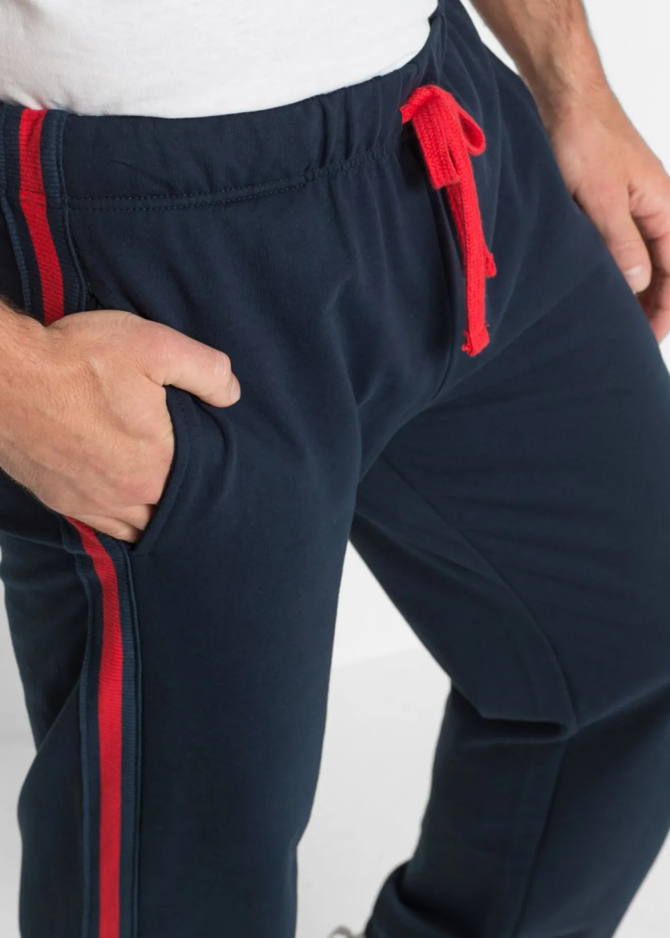 Pantalón de chándal con detalles en contraste