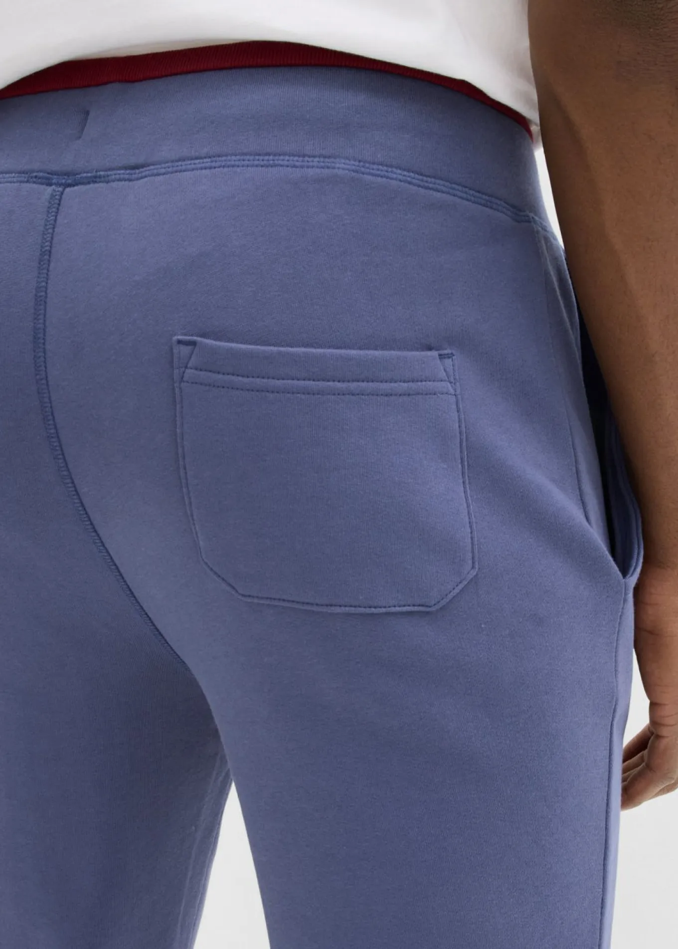 Pantalón de chándal con detalles deportivos
