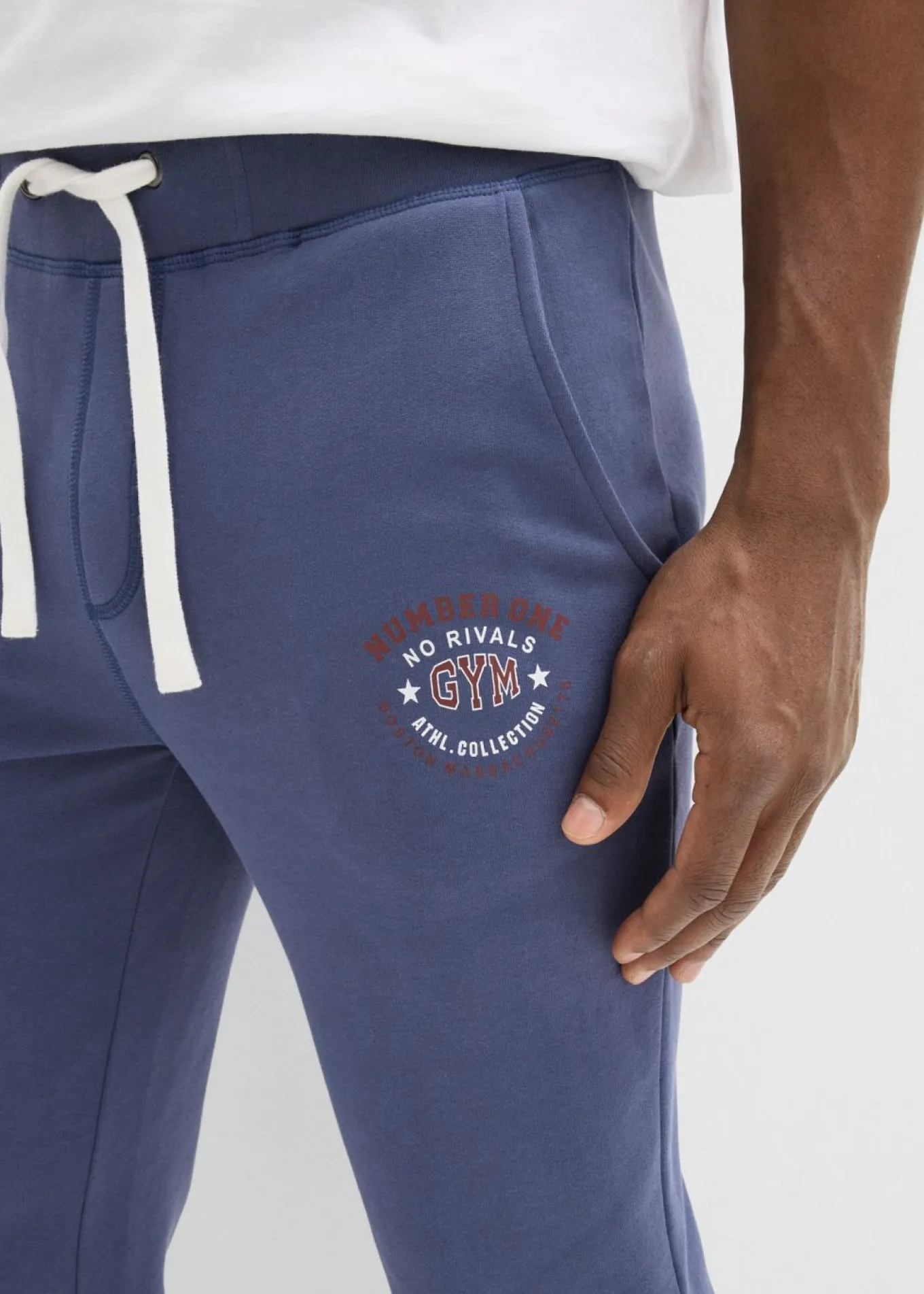 Pantalón de chándal con detalles deportivos