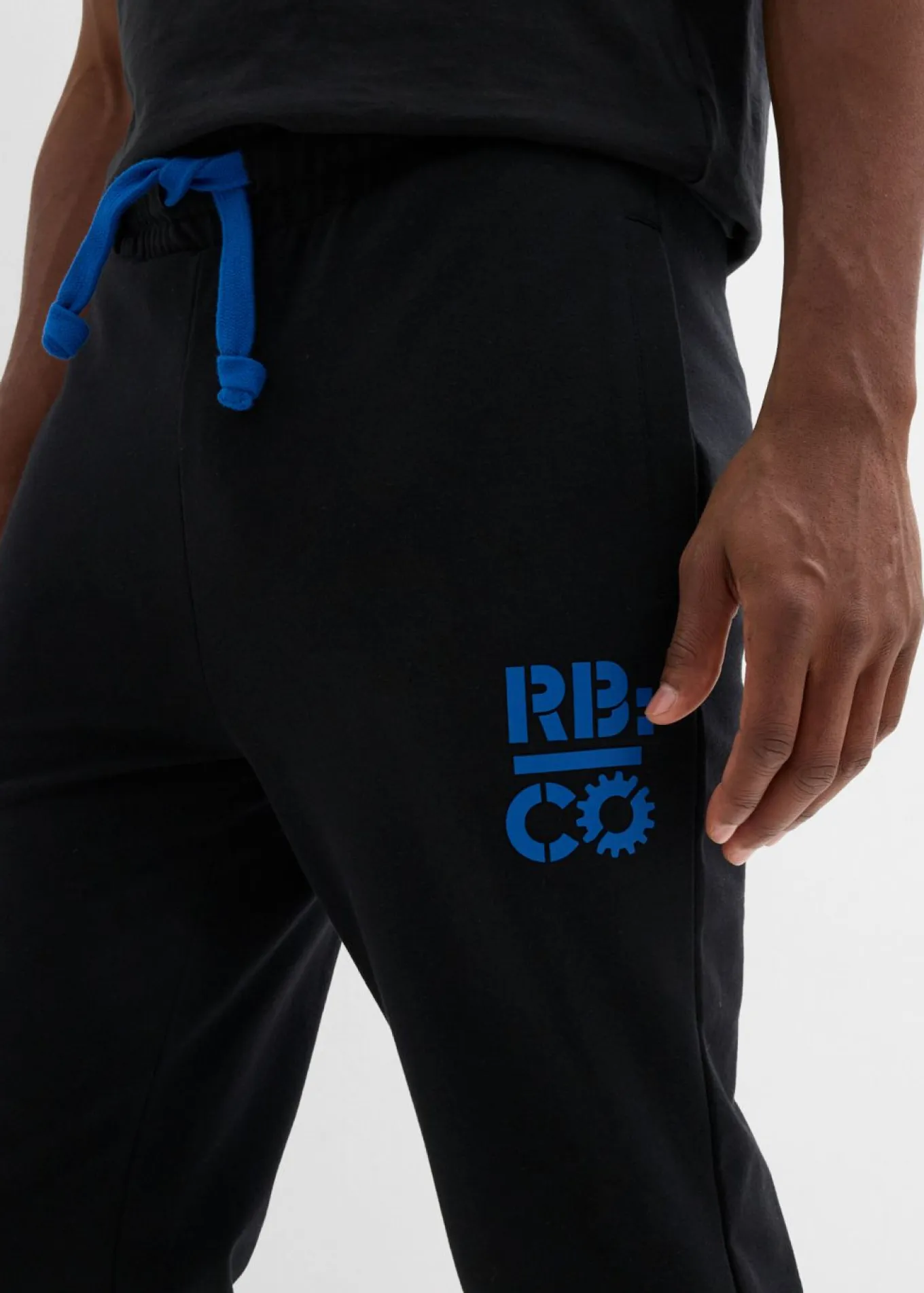 Pantalón de chándal con detalles en contraste