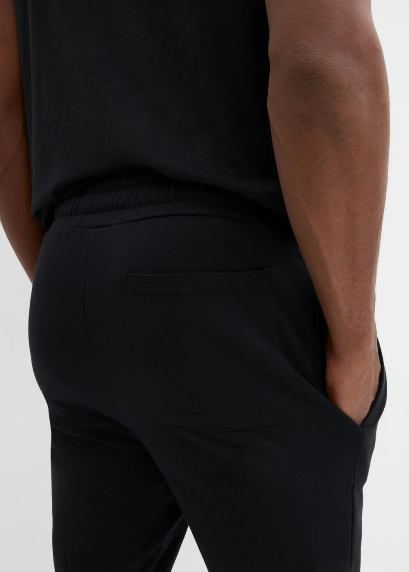 Pantalón de chándal con detalles en contraste