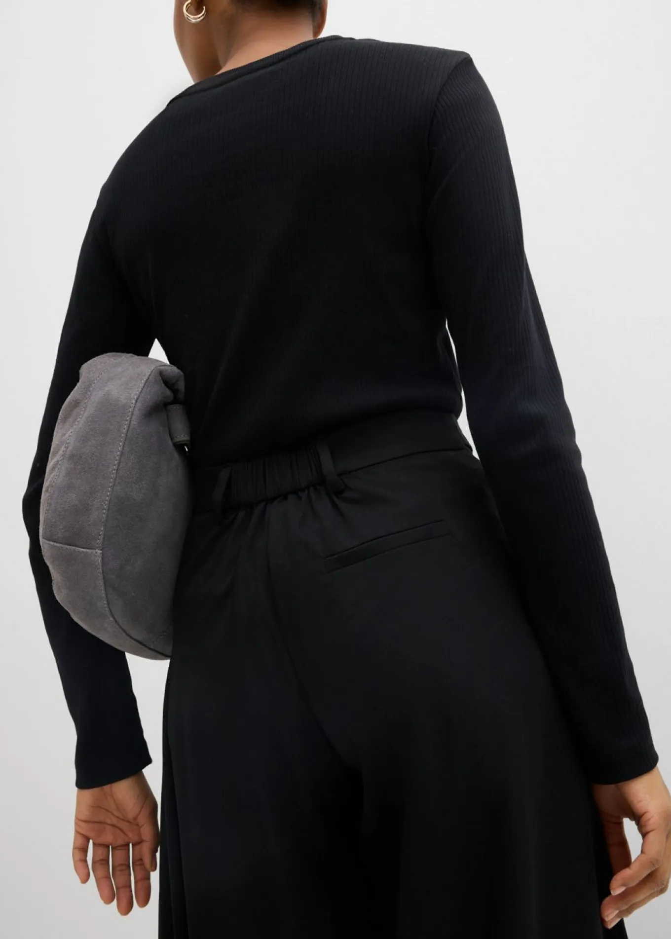 Pantalón de corte ancho con cintura cómoda