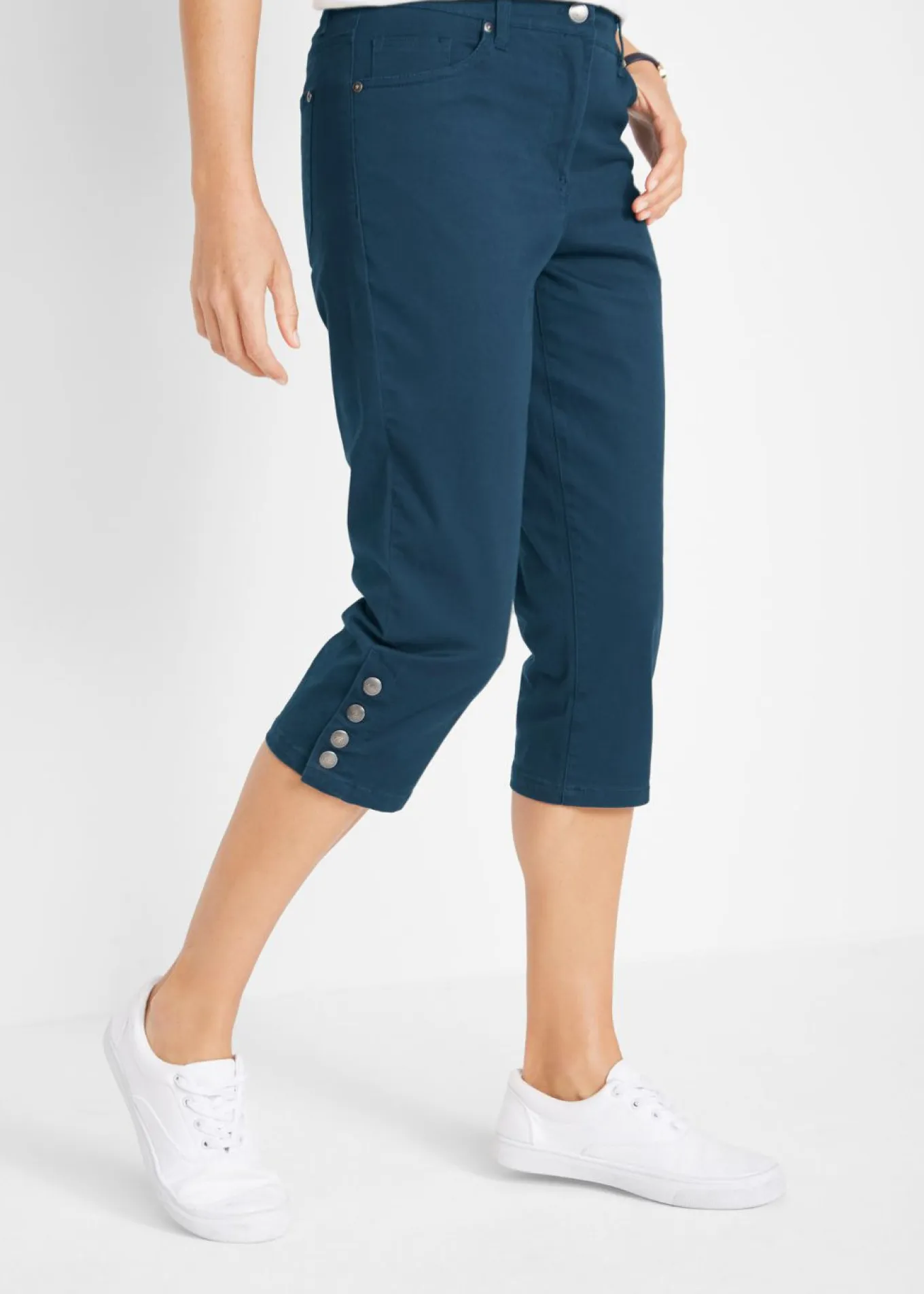 Pantalón de corte capri con cintura elástica y botones